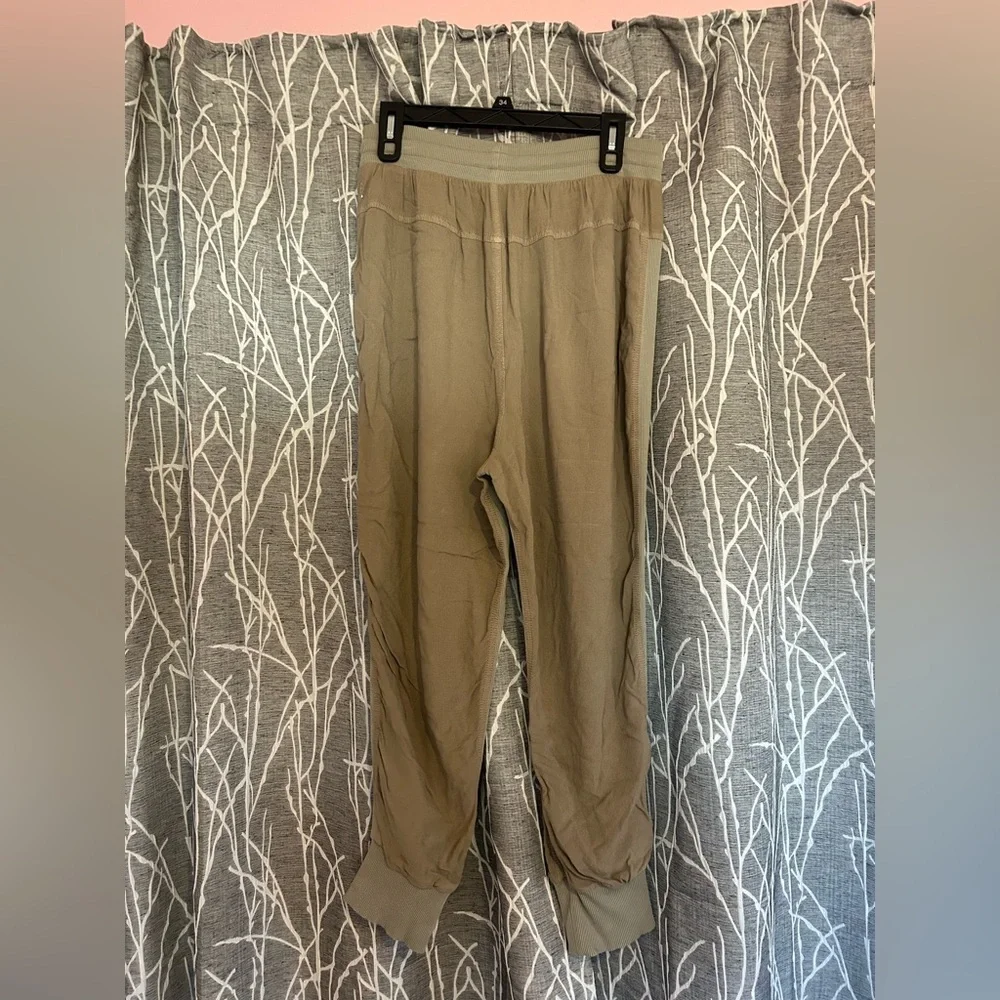 FP Movement Women’s Green/Tan Jogger Pants size Large​ - Picture 4 of 5